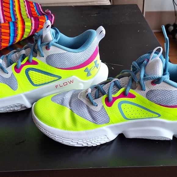 Under Armour women basketball shoes - Picture 2 of 5
